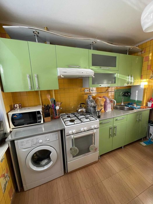 Продаётся 3-комнатная в Центре.