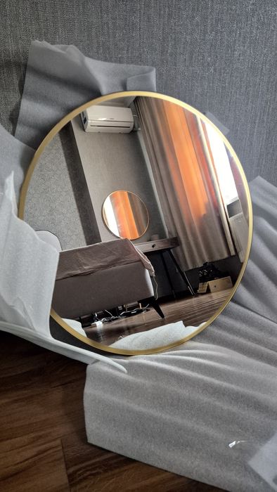 Продам зеркало 70×70см