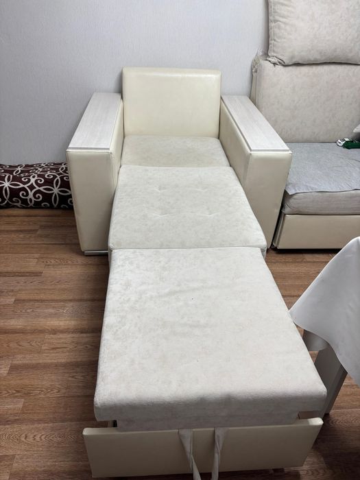 Кресло белое хорошое