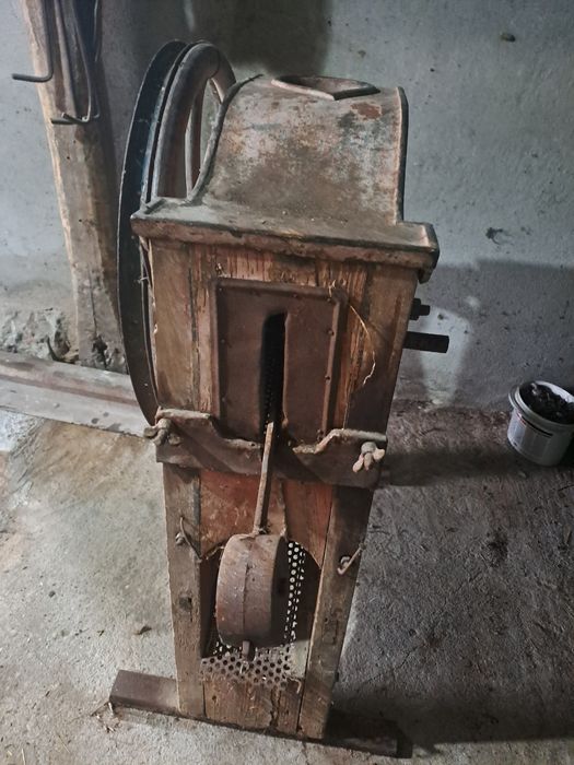 Masina de desfăcut porumb functionala