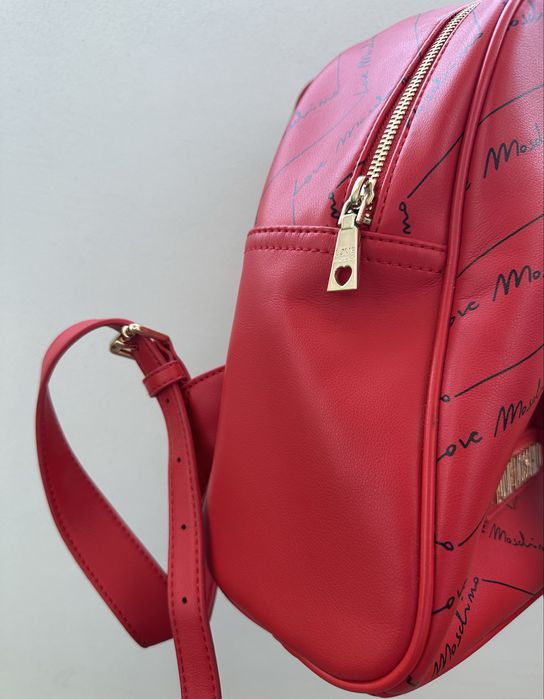 Нова червена раница Love Moschino