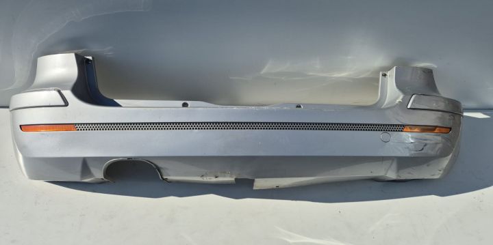 Bara spate  Prezinta zgarieturi minore in partea dreapta - Transport