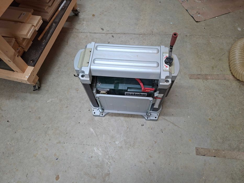 Masina rindeluit la grosime DH330 (plus 1 set cutite)