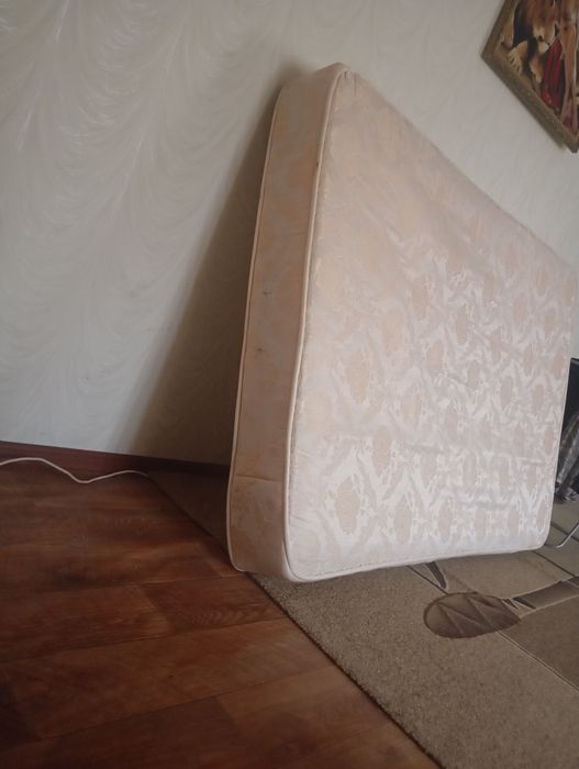 Отдам матрас 140*200