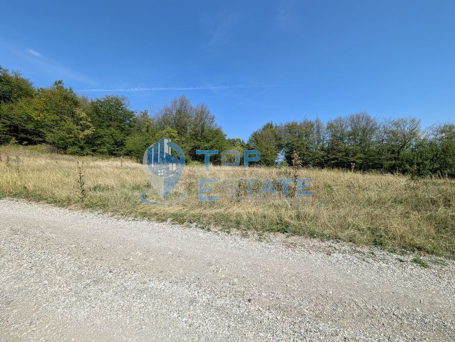 Едноетажна къща в централната част на Стара планина, в землището на с