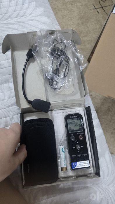 Цифровой диктафон Sony ICD-UX523F.