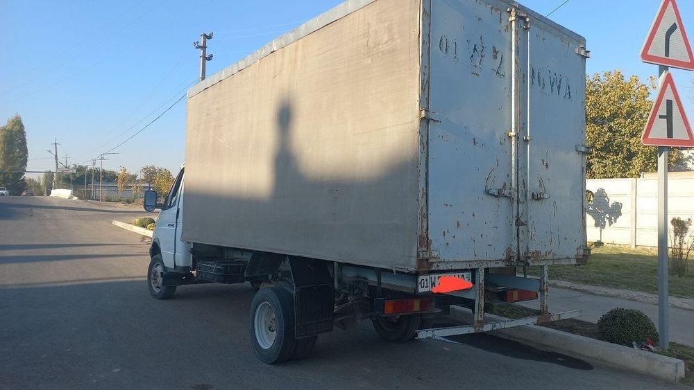 Газел 1998 йили 
узунлиги 4,20
 буйи 180 
ени 2 метр 
мошни нахадув,ка