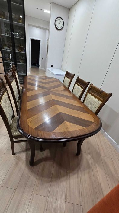 Стол со стульями