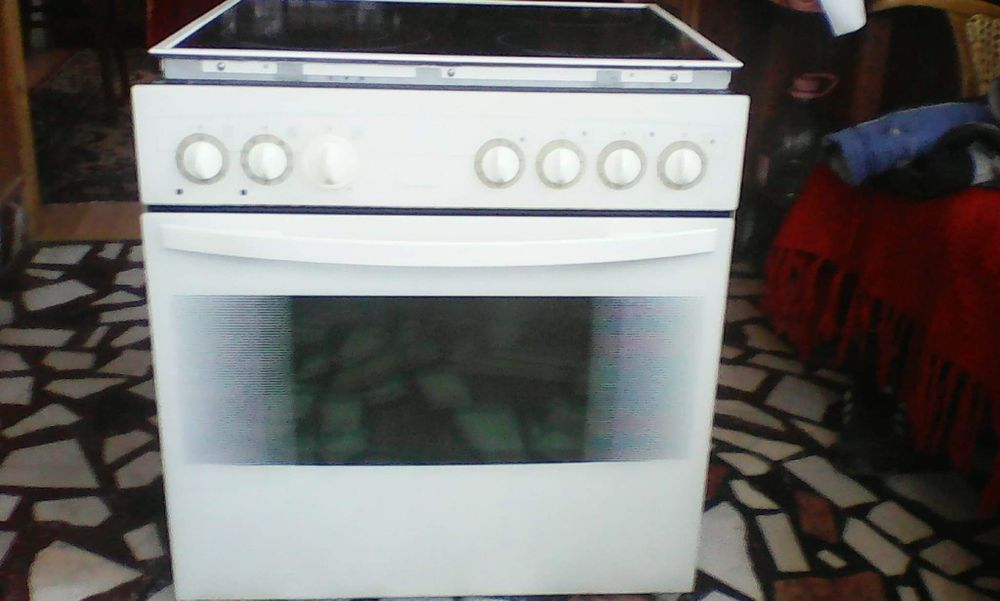 Plita cu cuptor electric Electrolux