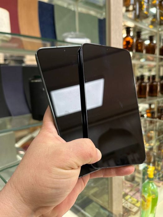 Samsung S23 plus xotirasi 8/256GB