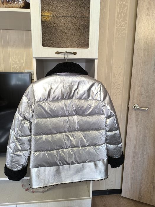 Продам куртку женскую
