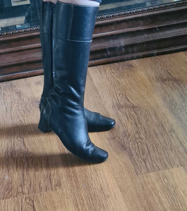 Сапоги женские  продаются