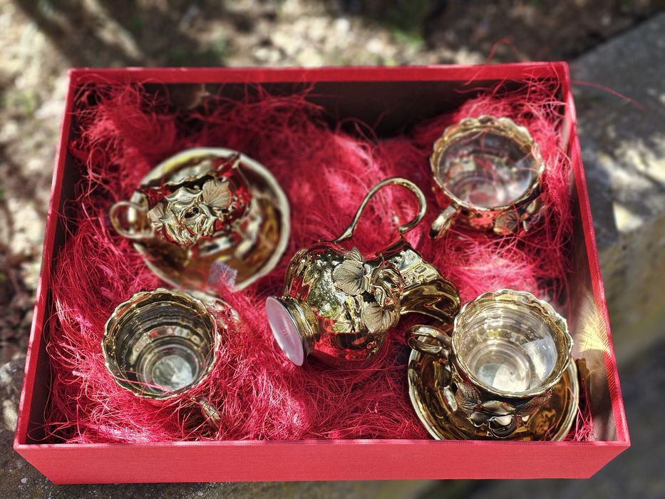 Бутикови златни чаши за чай и кафе