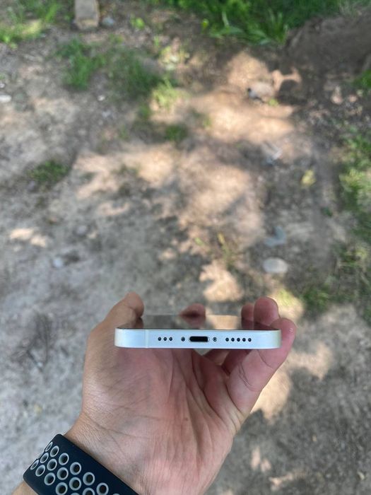 Iphone 12  ochilmagan usta kurmagan hamma joyi ishlaydi