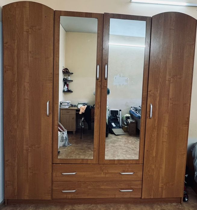 Шкаф коричневого цвета