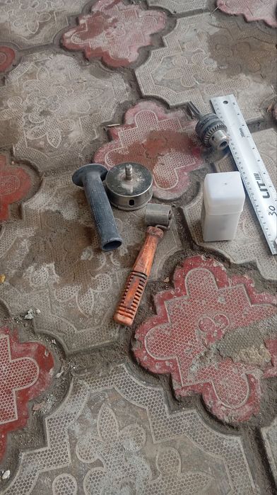 Инструменты строительные. Болгарка.. Лазер . Перфоратор. В рабочем сос