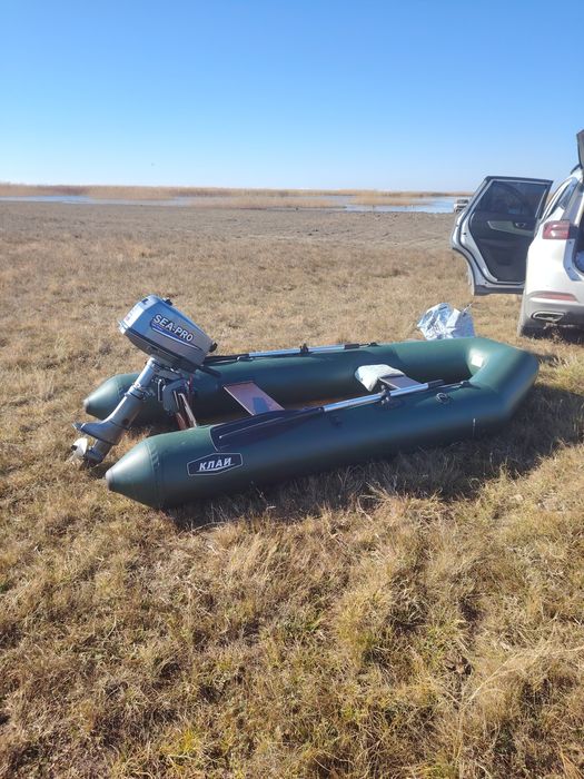 Продам лодку с мотором