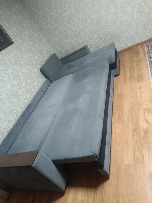 Диван            .