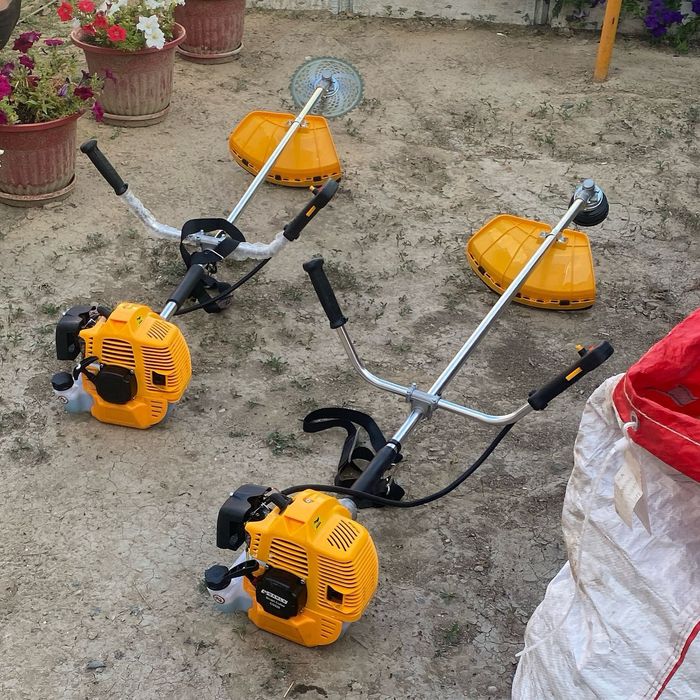 Покос травы триммером