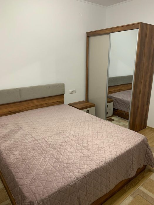 Inchiriez vila in Lazu-S+P+1+M- 5 camere suprafata utila 240 mp