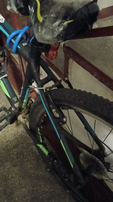 Vând bicicletă MTB Cross  în stare bună cu roți de 27.5 cu frâne pe saboți