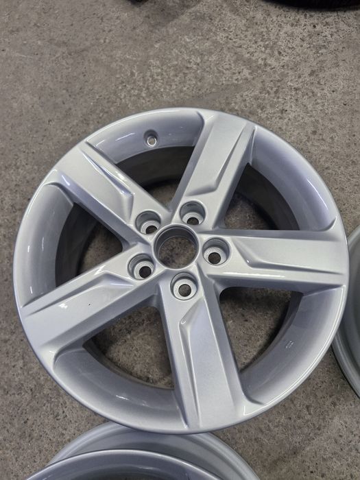 Камри оригинал Американец R17