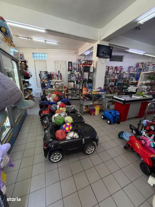 Spatiu comercial de 1300 mp pe 4 nivele, in centrul orasului Filiasi
