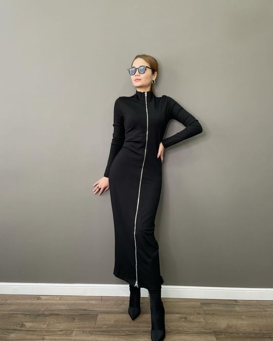 Платье на молнии