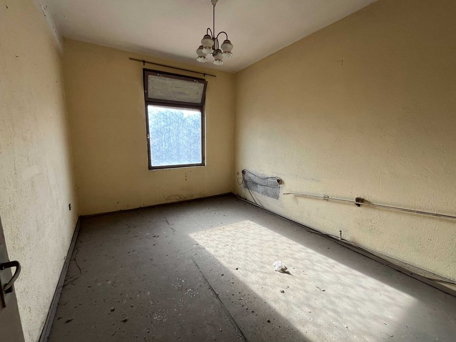 Продава се Къща в Казанлък - 500 кв.м за 459 €/кв.м - Снимка #5