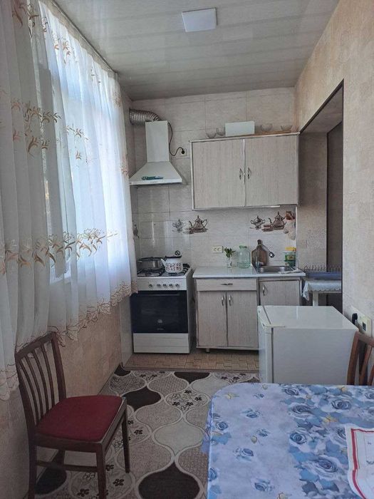 Медгородок 4 хона квартира сотилади!Балкон 2*6м.