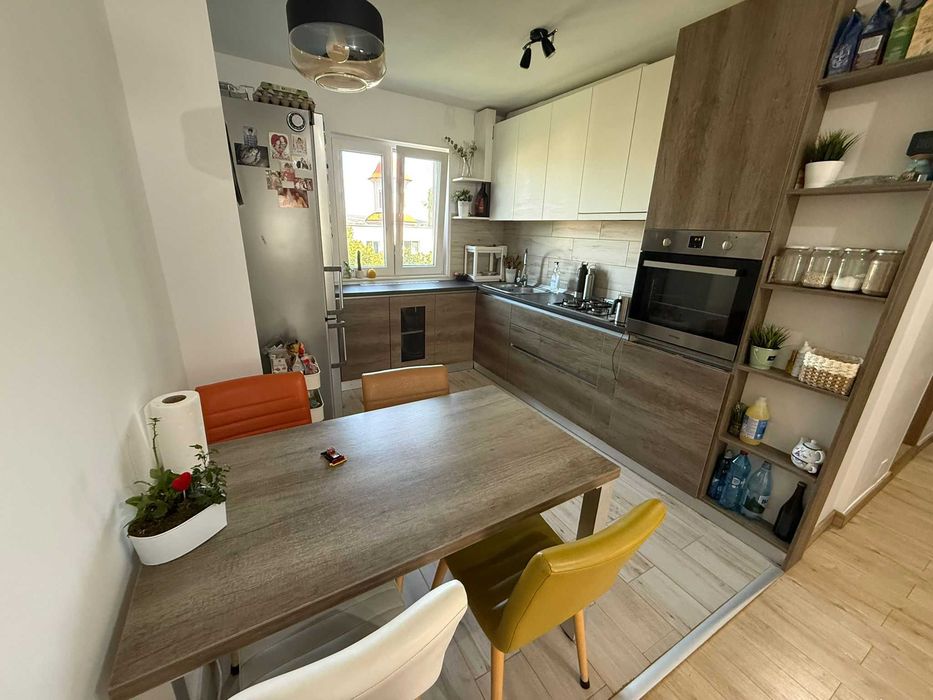 Închiriez apartament 4 camere decomandate 1 baie etaj 4/4