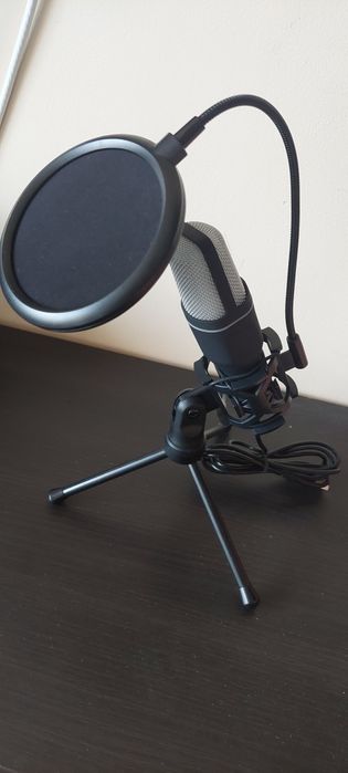Микрофон за подкаст видеа и стрийминг