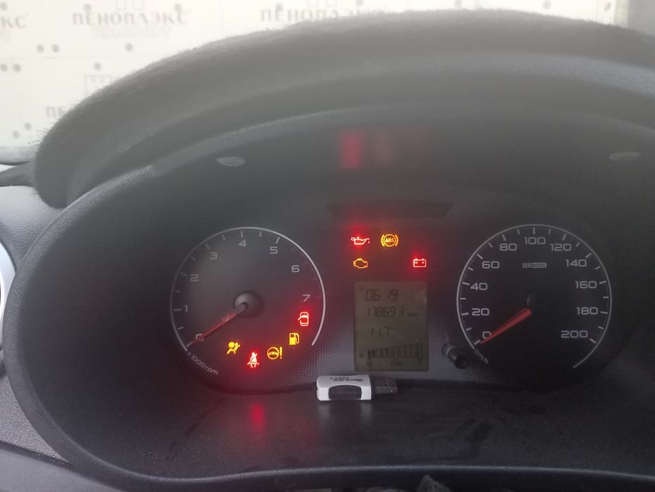 Машина Лада калина