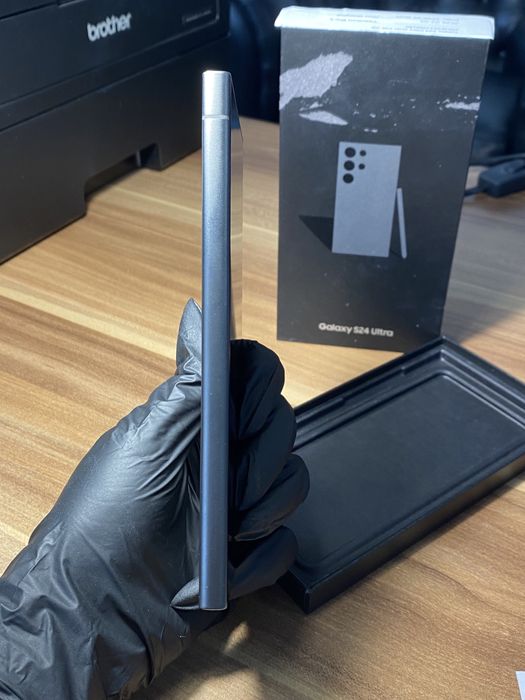 Samsung Galaxy s24 ultra • 256 GB • Titanium Black