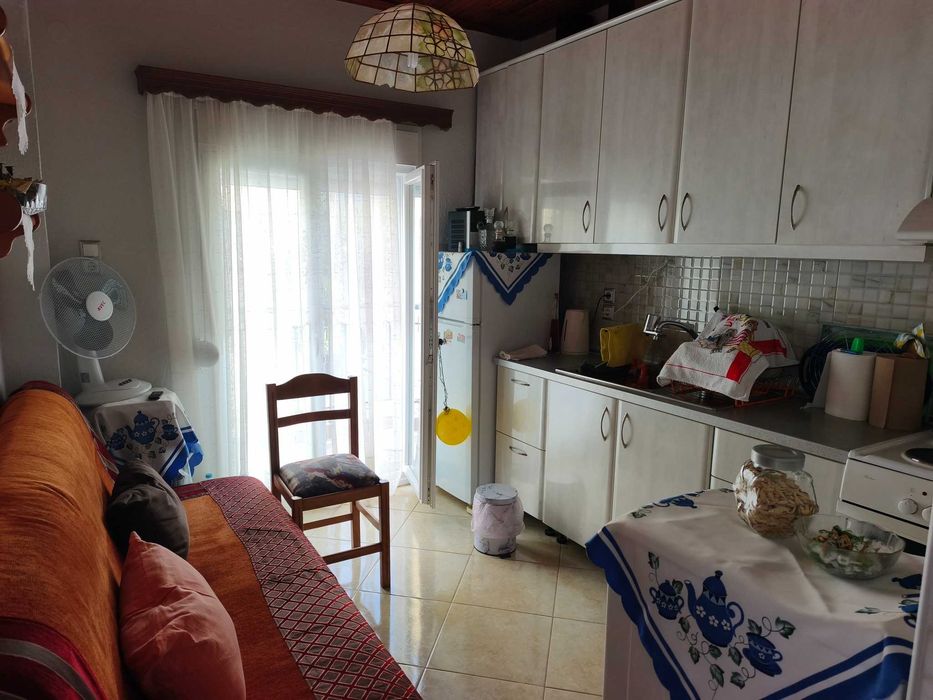 Продава къща с площ 40 м2 с двор 180 м2 в Аспровалта, Гърция
