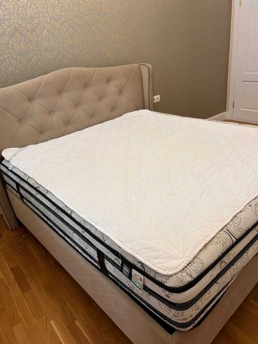 Продам двуспальную кровать.