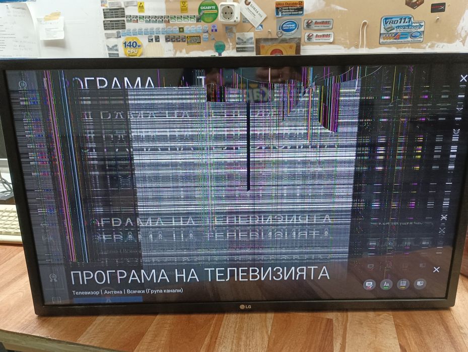 Продавам на части телевизор със счупен дисплей LG 32LM6300PLА