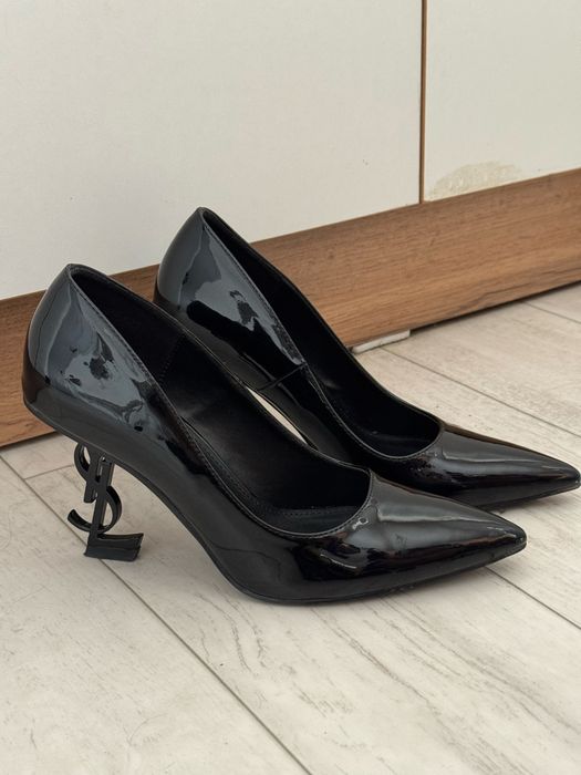 черные лаковые туфли