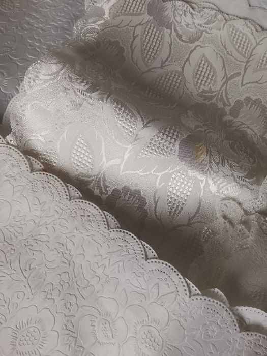 Скатерть белая,в комплекте