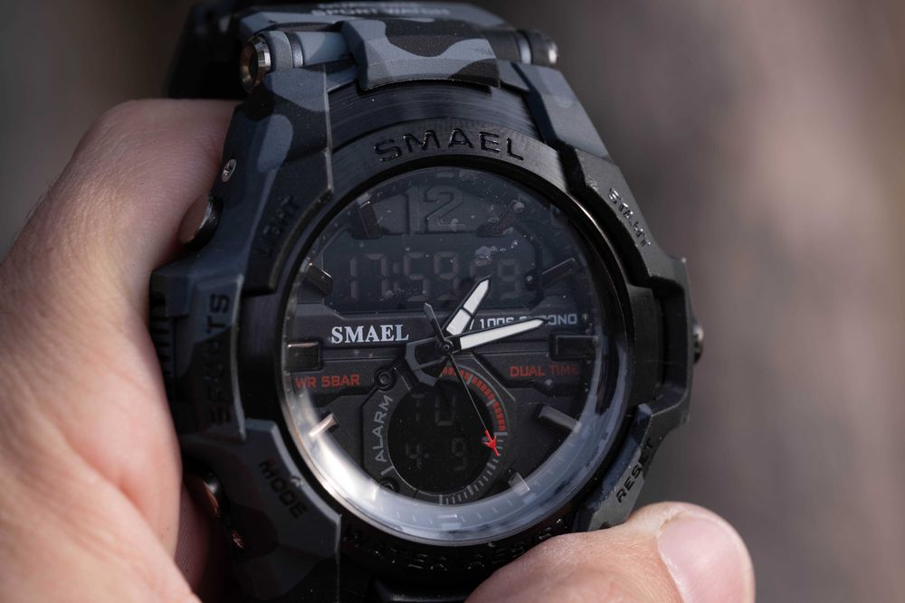 Мужские стильные часы.