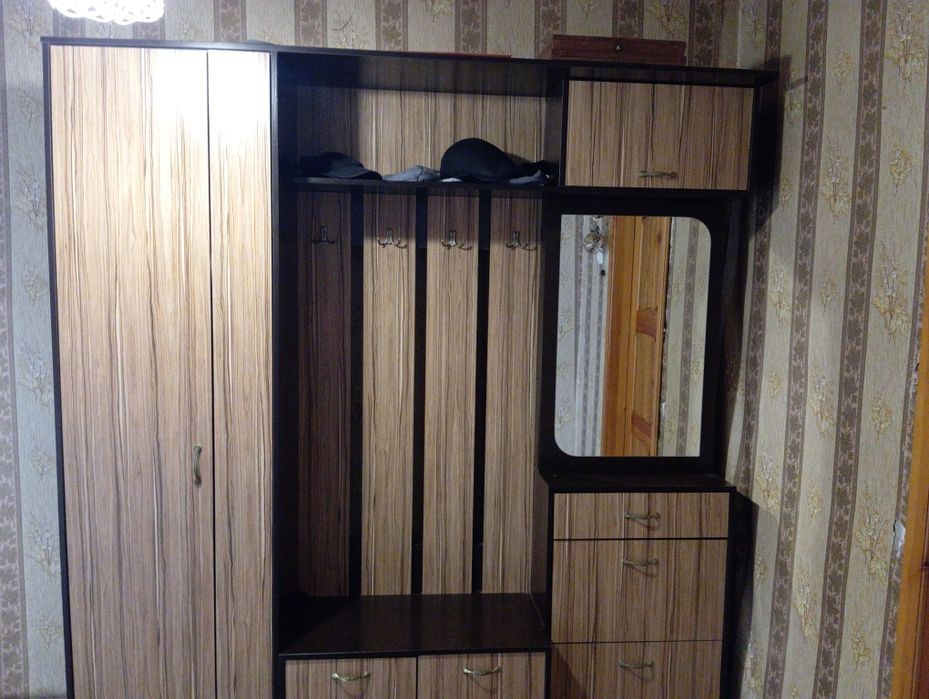 Продам прихожую шкаф