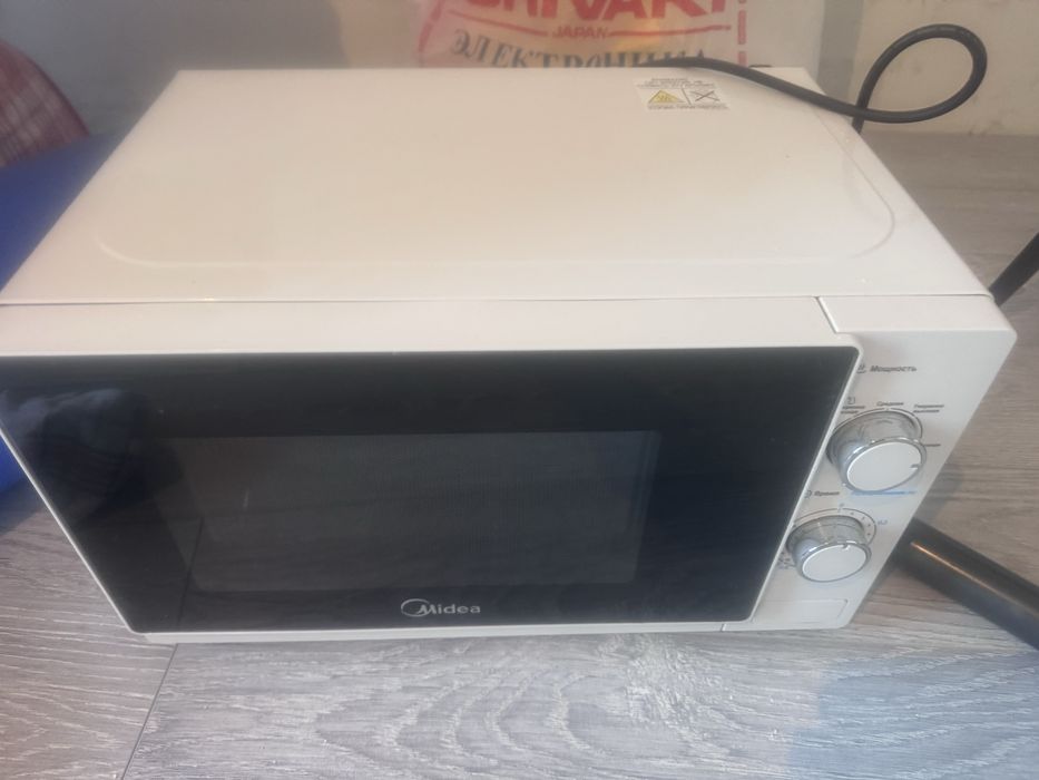 Продам микроволновку Midea