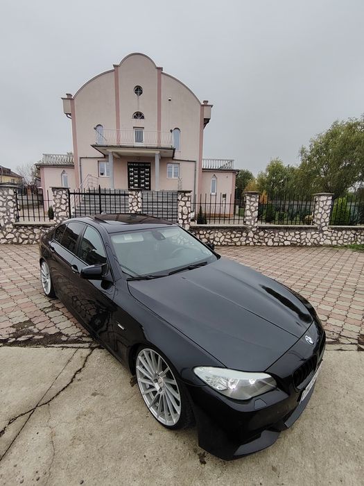 BMW F10 520dA/EURO 5/M-paket/HUD Trapa/Navi NBT/Keyless Go