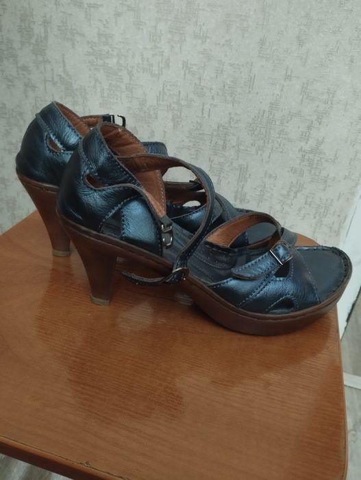 Продам летние босоножки и сабо