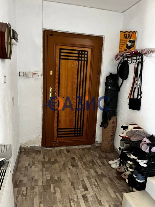 3-етажна къща в Свети Влас Инцараки с изглед към морето. Общ. къщи: