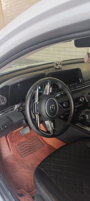 HYUNDAI ELANTRA продаётся своя.