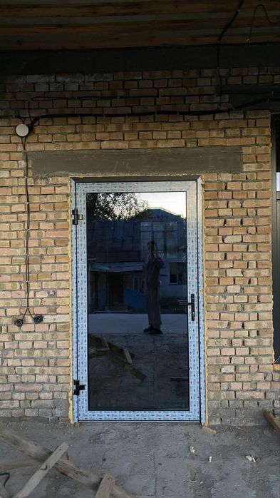 Двери пластиковые и алюминьевые