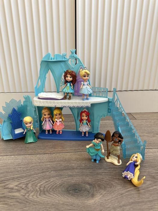 Замок Ельзы и куклы Disney