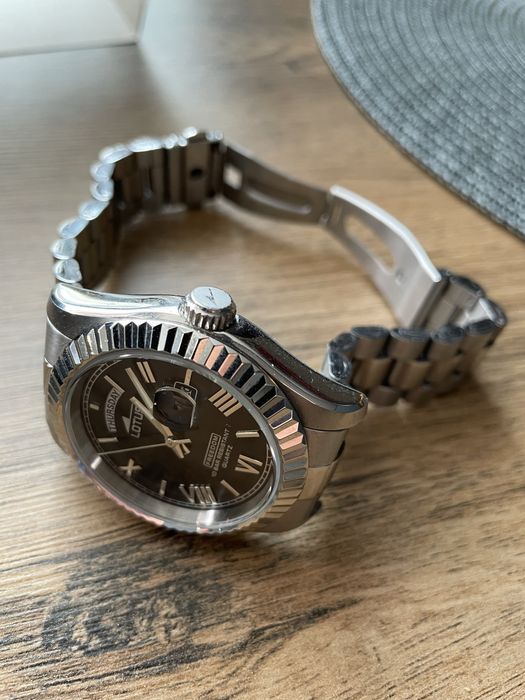 Часовник Lotus Freedom