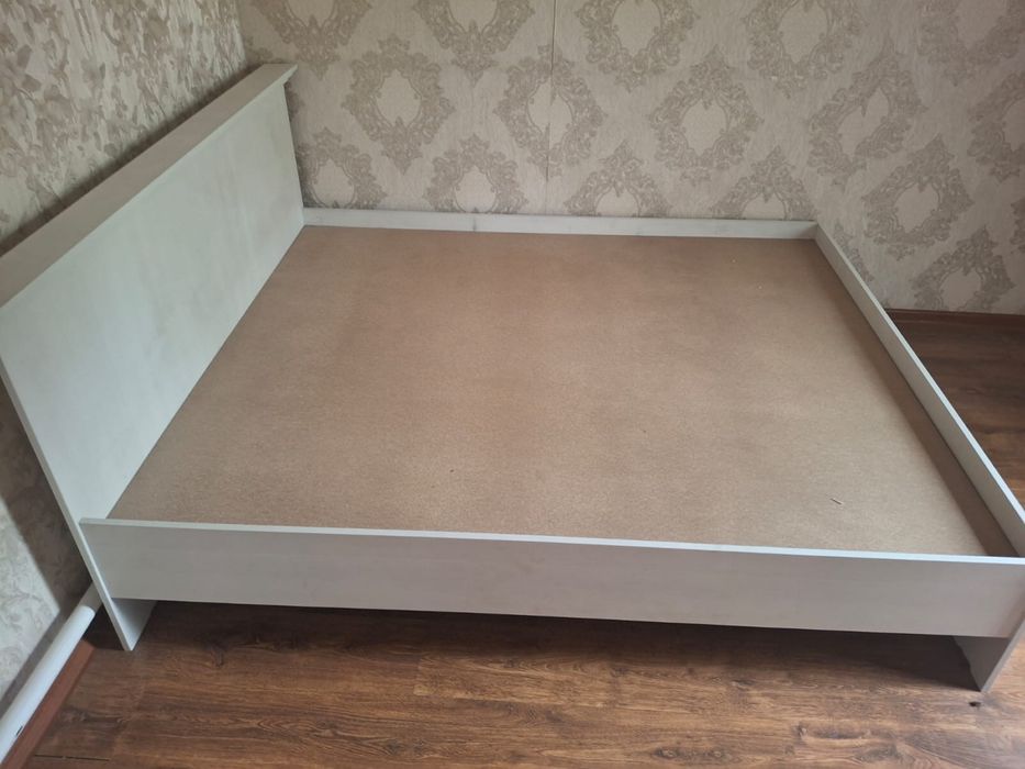 Продаётся двух спальная кровать